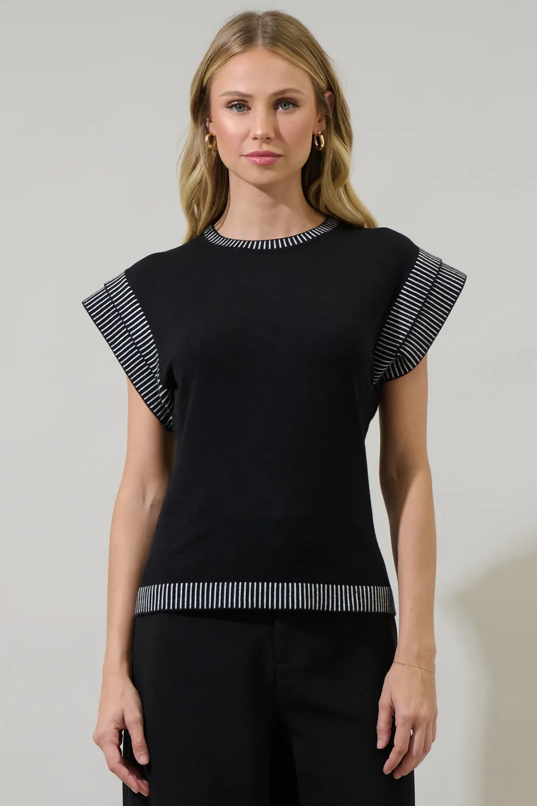 Avilla Contrasted Short Sleeve Sweater Top