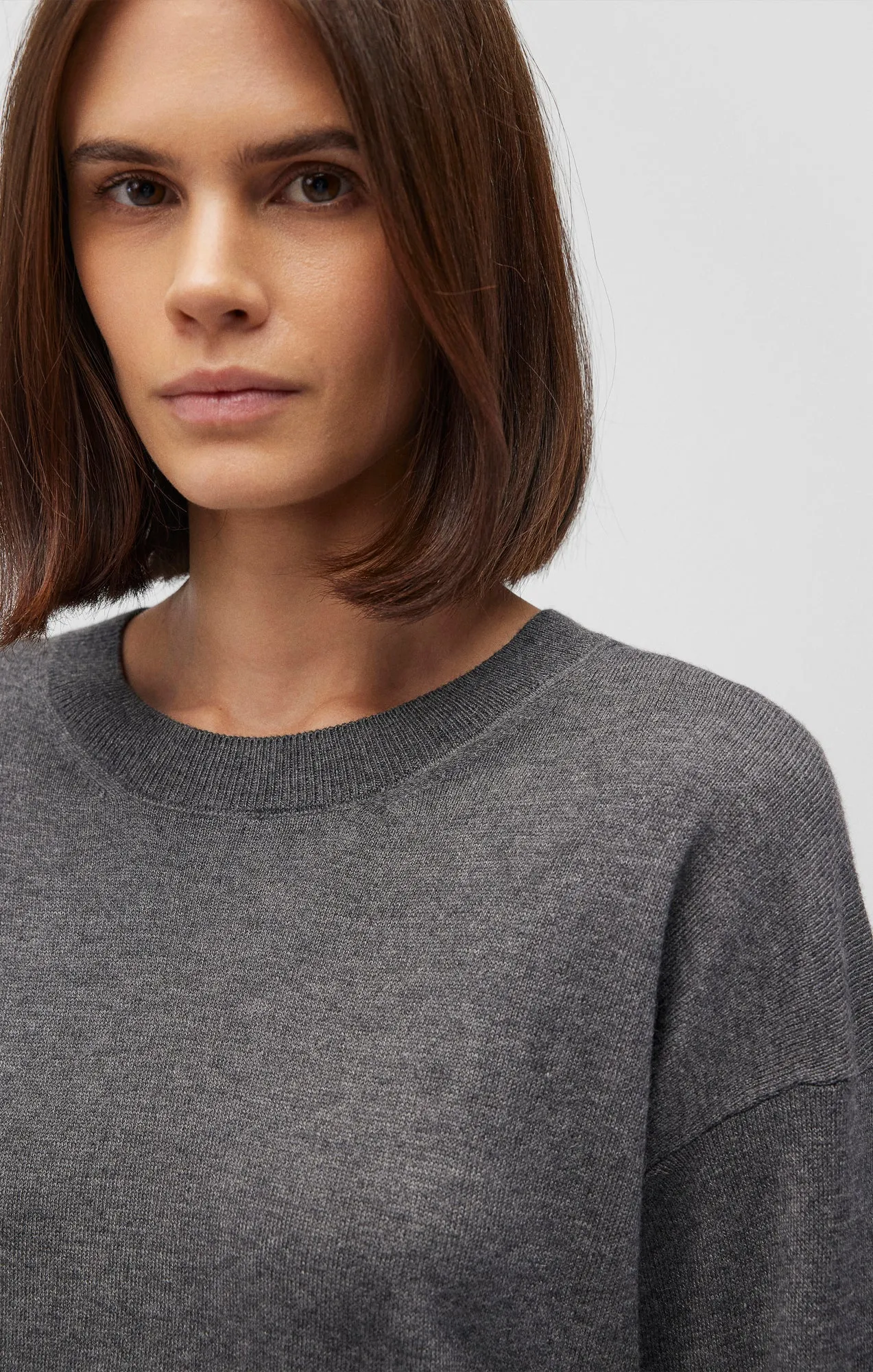 CREW NECK SWEATER IN MID GREY MELANGE