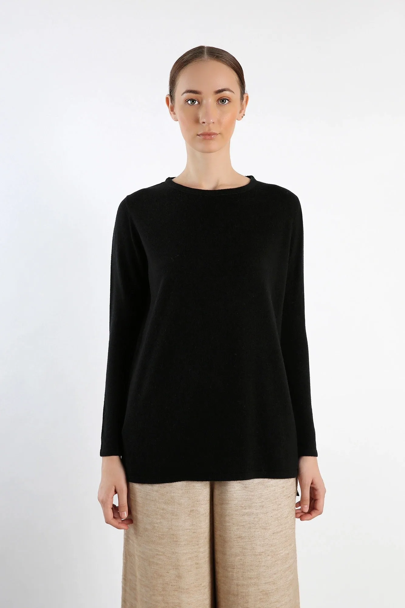 Hand-knitted Black Round neck Pure Cashmere Tunic-fit sweater